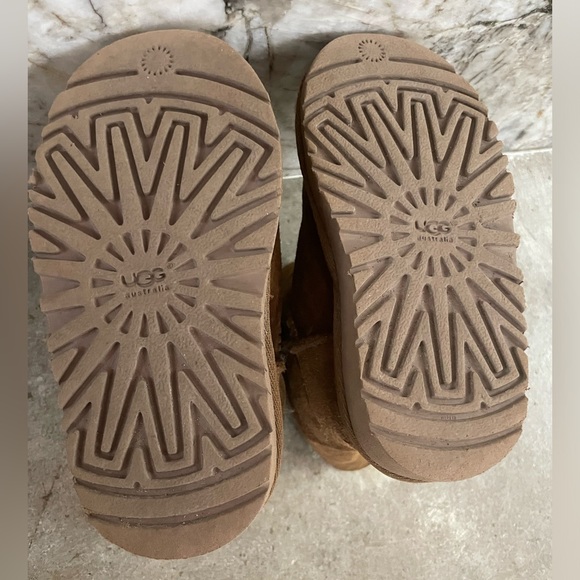 VGUC UGG Barrel Button Closure Toddler Boots - size 8 - Picture 10 of 12